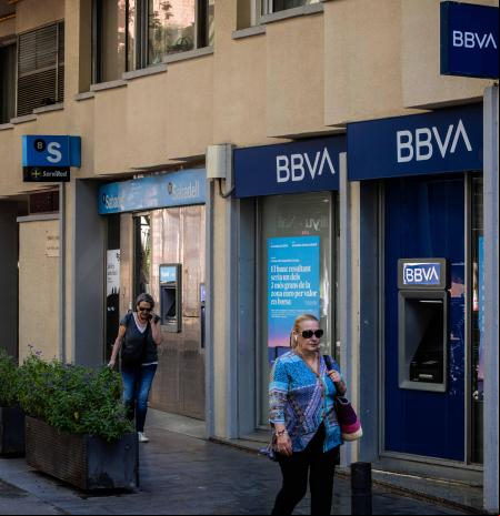 BBVA araña seis puntos al Sabadell en cuota de mercado de pymes en Catalunya