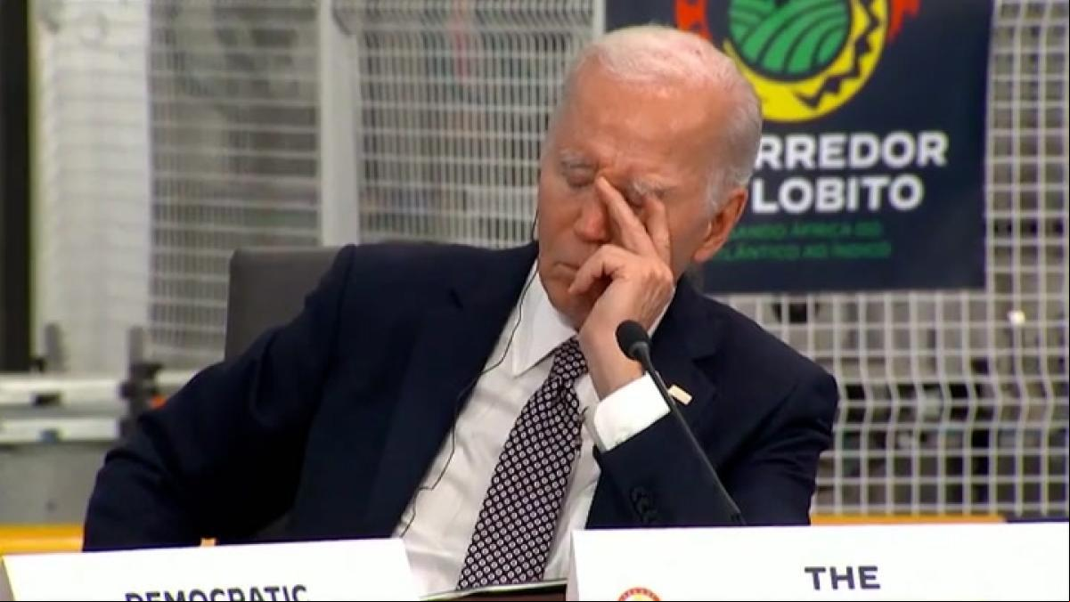 Biden, vencido por el sueño en un acto con presidentes de África en Angola